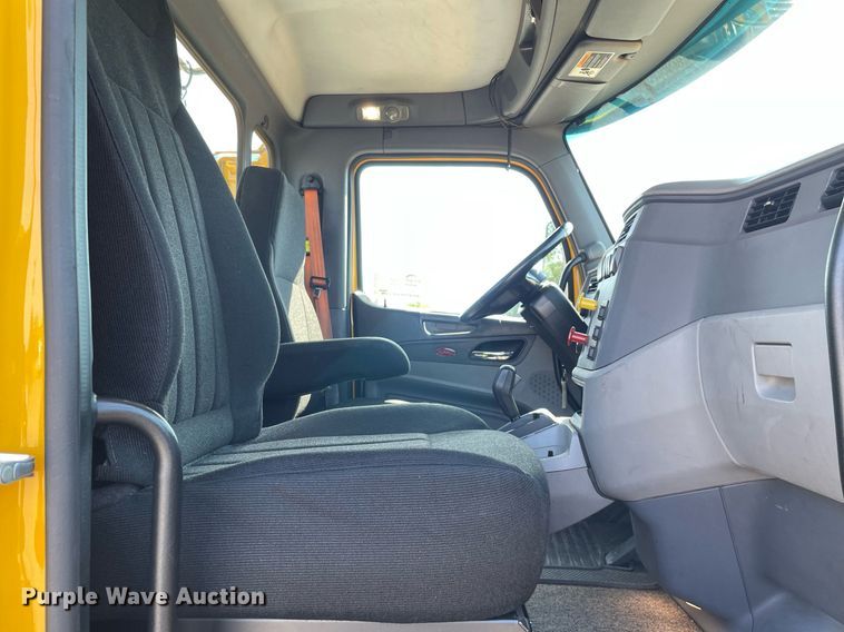 image for item DL3857 2017 Peterbilt 579  semi truck