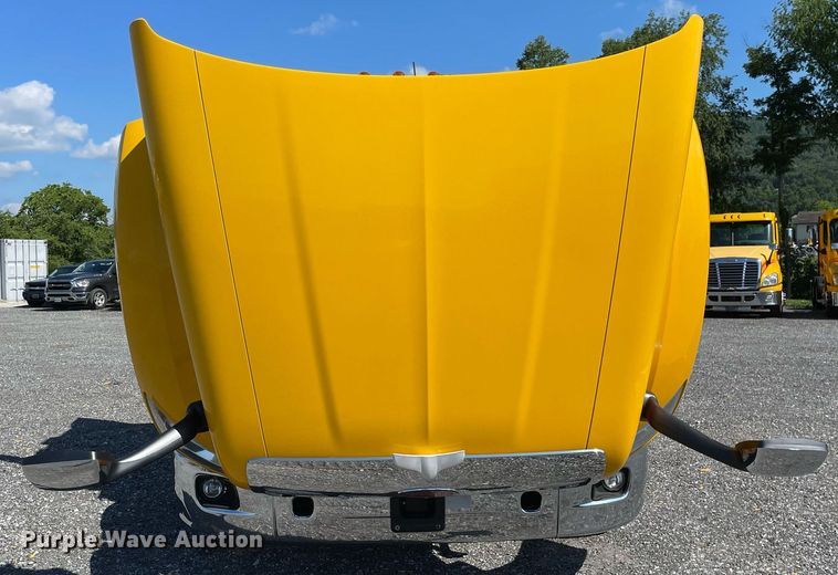 image for item DL3857 2017 Peterbilt 579  semi truck