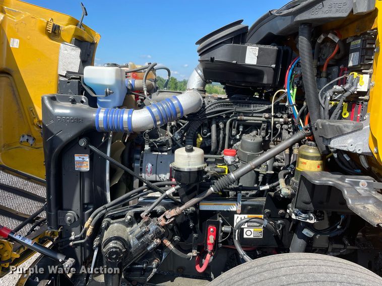 image for item DL3857 2017 Peterbilt 579  semi truck