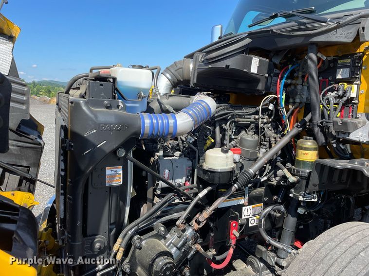 image for item DL3857 2017 Peterbilt 579  semi truck