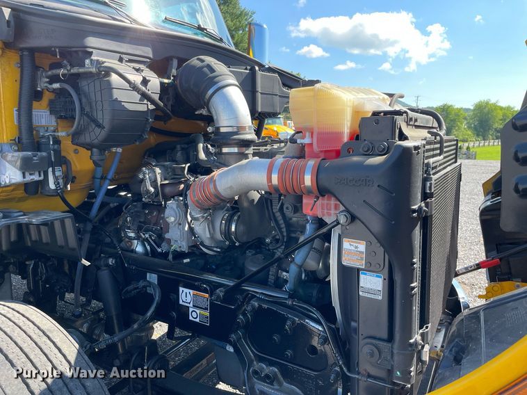 image for item DL3857 2017 Peterbilt 579  semi truck