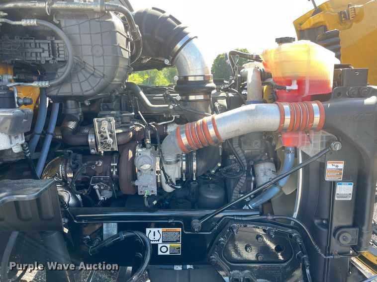 image for item DL3857 2017 Peterbilt 579  semi truck