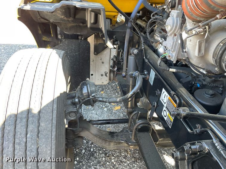 image for item DL3857 2017 Peterbilt 579  semi truck