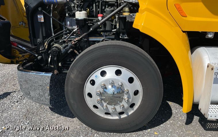 image for item DL3857 2017 Peterbilt 579  semi truck