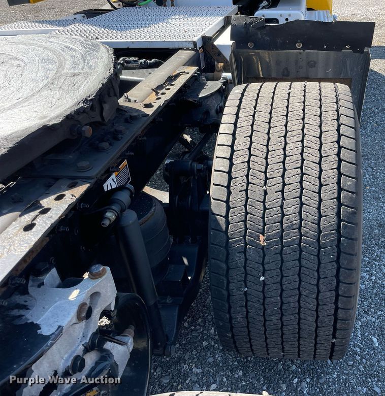 image for item DL3857 2017 Peterbilt 579  semi truck