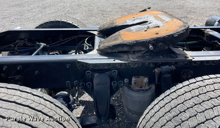 image for item DL3858 2016 Freightliner Cascadia 125  semi truck