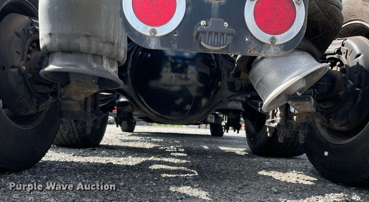 image for item DL3858 2016 Freightliner Cascadia 125  semi truck