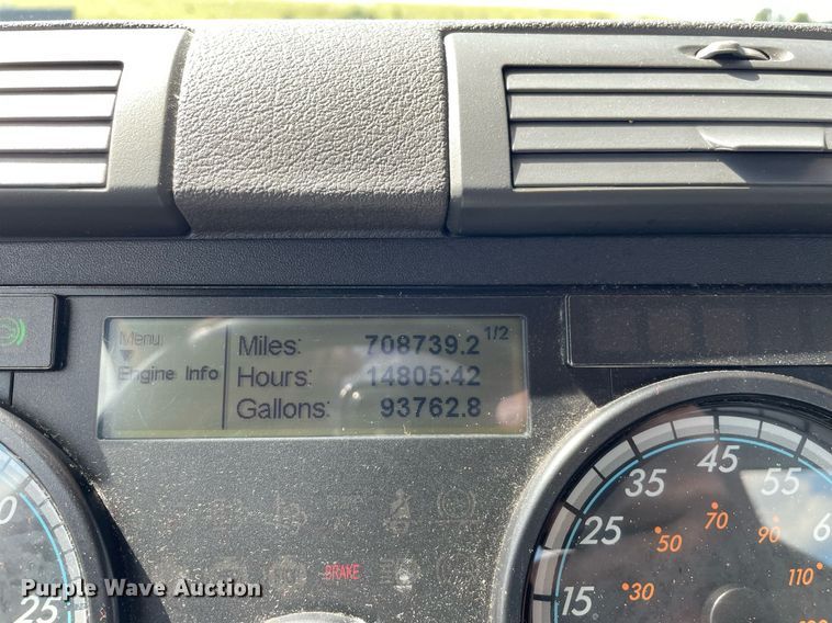 image for item DL3858 2016 Freightliner Cascadia 125  semi truck