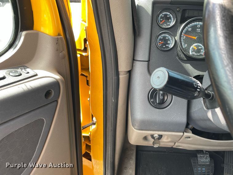 image for item DL3858 2016 Freightliner Cascadia 125  semi truck