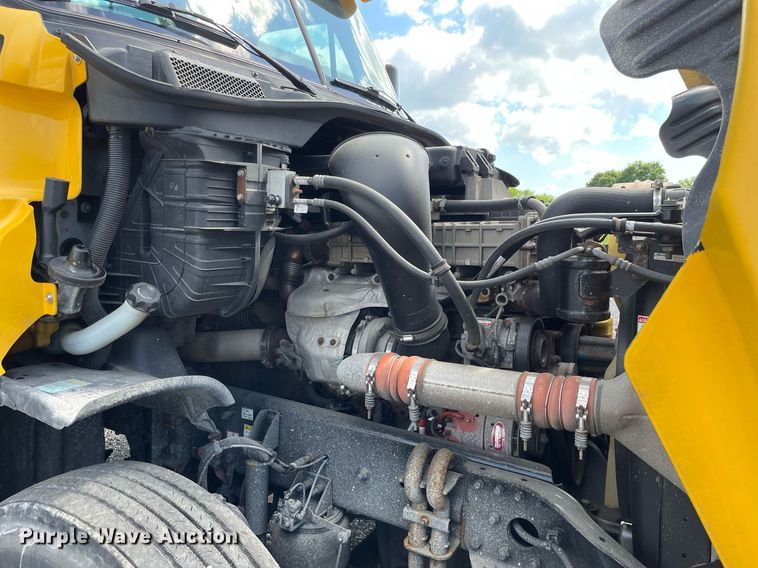 image for item DL3858 2016 Freightliner Cascadia 125  semi truck