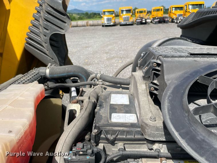 image for item DL3858 2016 Freightliner Cascadia 125  semi truck