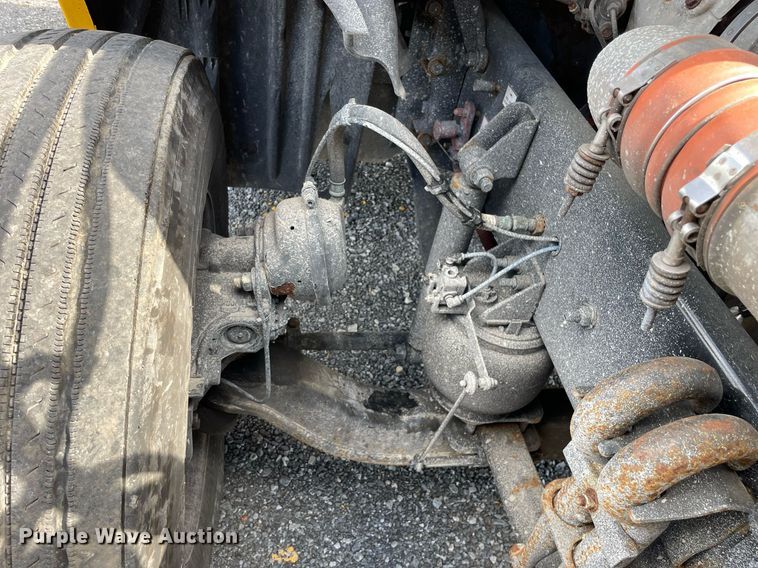 image for item DL3858 2016 Freightliner Cascadia 125  semi truck