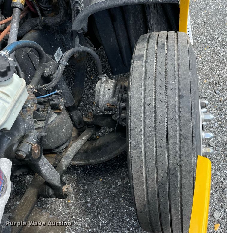 image for item DL3858 2016 Freightliner Cascadia 125  semi truck