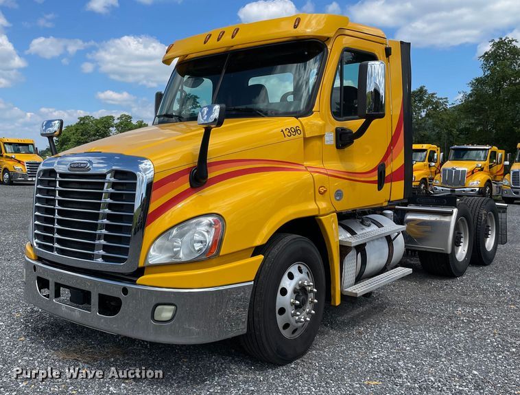 image for item DL3859 2016 Freightliner Cascadia 125  semi truck