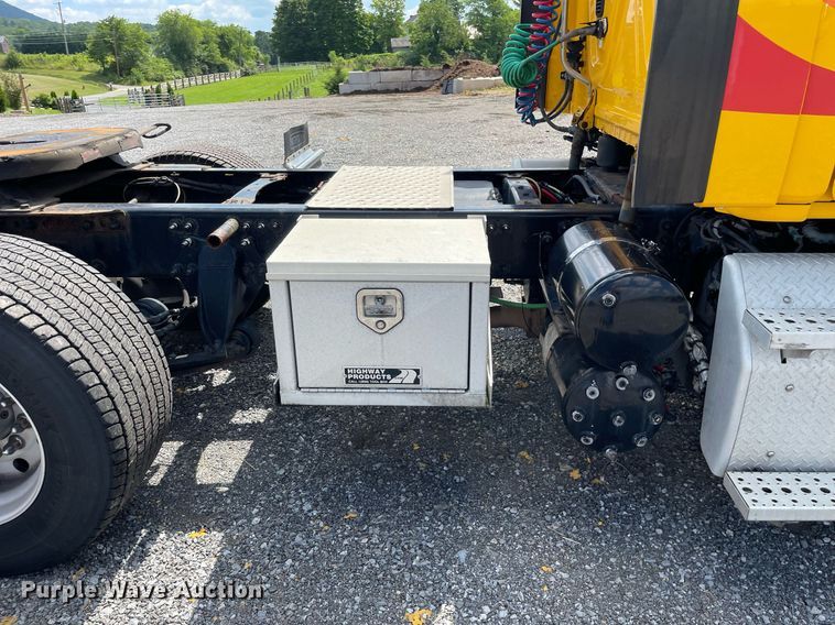 image for item DL3859 2016 Freightliner Cascadia 125  semi truck