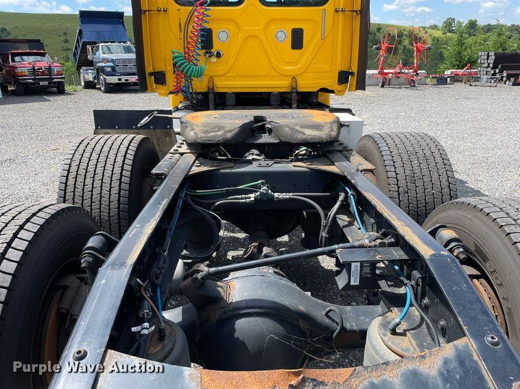 image for item DL3859 2016 Freightliner Cascadia 125  semi truck