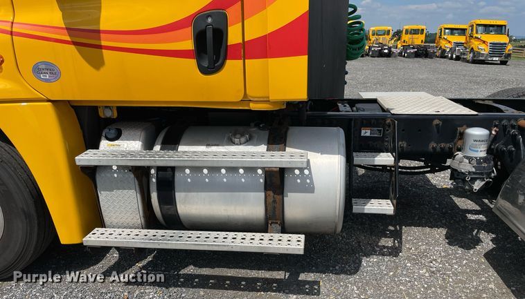 image for item DL3859 2016 Freightliner Cascadia 125  semi truck