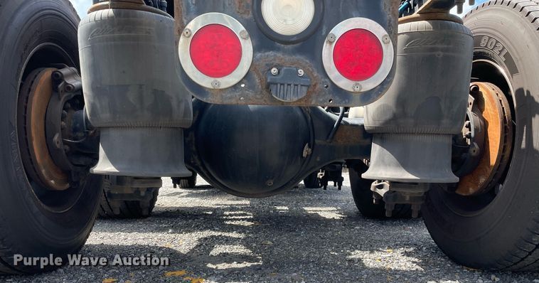 image for item DL3859 2016 Freightliner Cascadia 125  semi truck