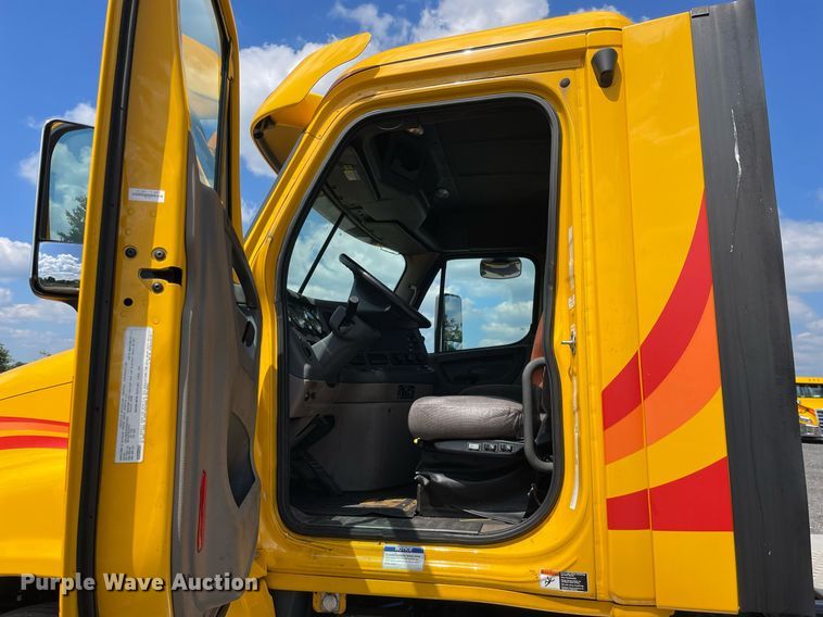 image for item DL3859 2016 Freightliner Cascadia 125  semi truck