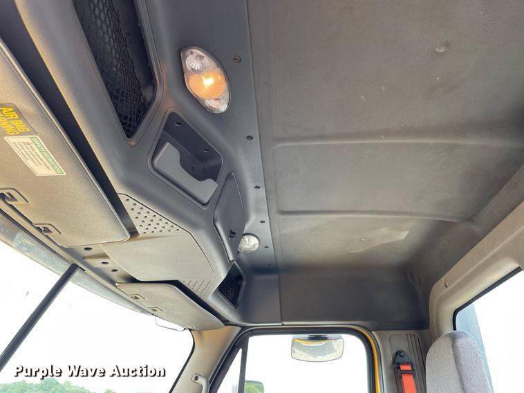 image for item DL3859 2016 Freightliner Cascadia 125  semi truck