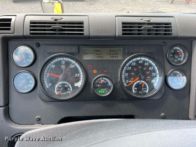 image for item DL3859 2016 Freightliner Cascadia 125  semi truck