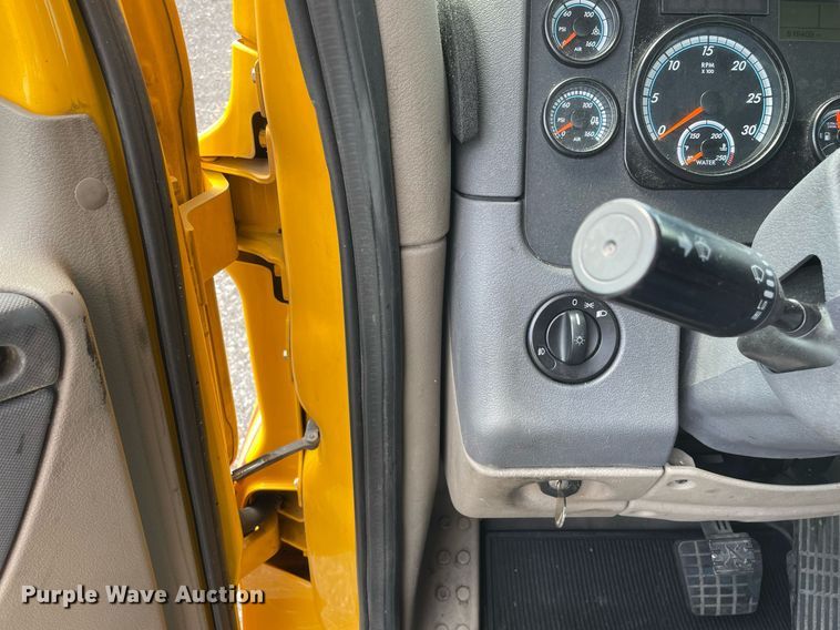 image for item DL3859 2016 Freightliner Cascadia 125  semi truck