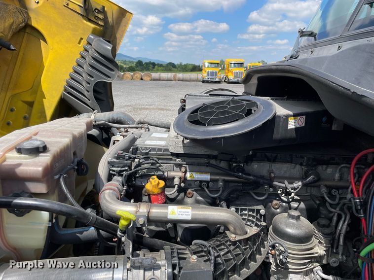 image for item DL3859 2016 Freightliner Cascadia 125  semi truck