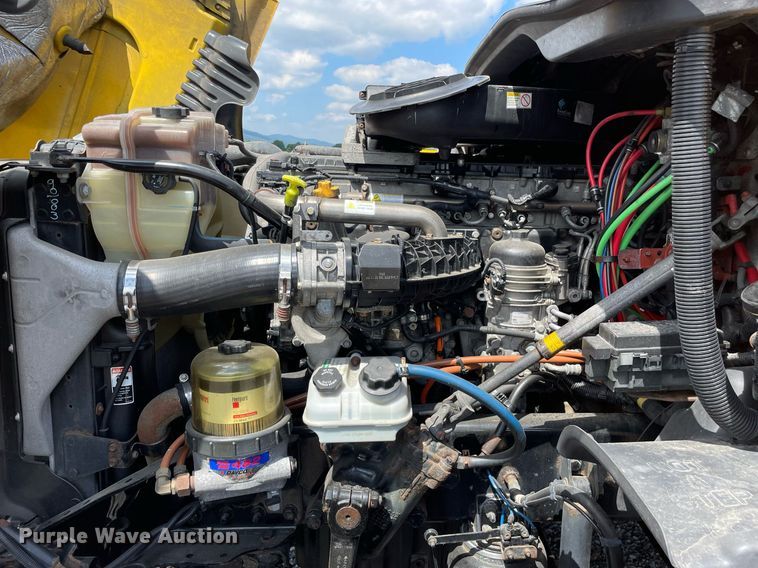 image for item DL3859 2016 Freightliner Cascadia 125  semi truck