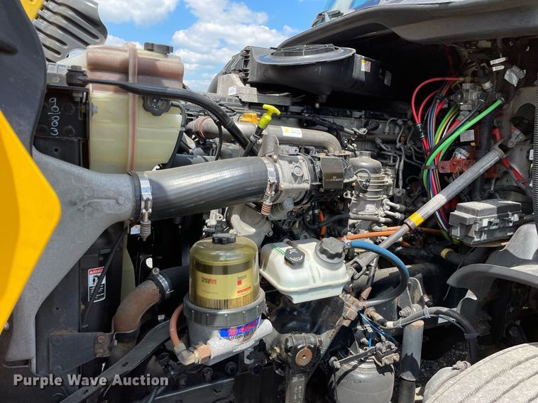 image for item DL3859 2016 Freightliner Cascadia 125  semi truck