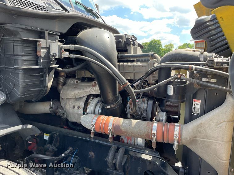 image for item DL3859 2016 Freightliner Cascadia 125  semi truck