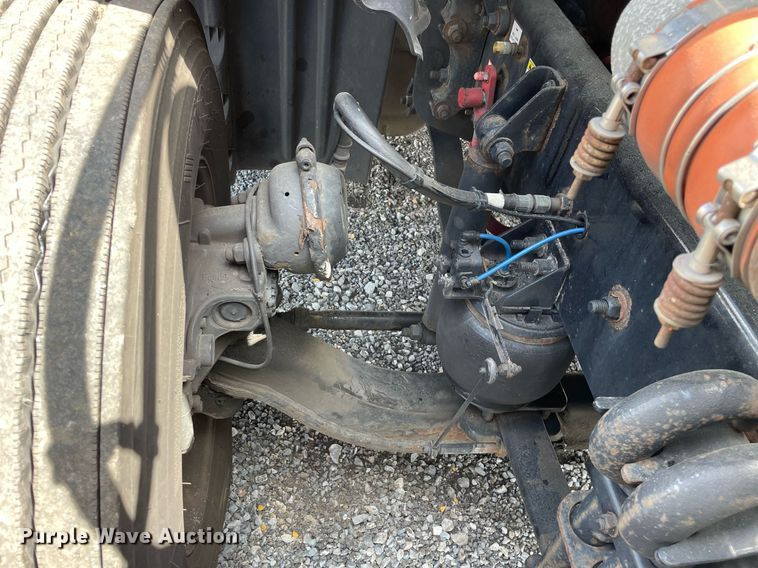 image for item DL3859 2016 Freightliner Cascadia 125  semi truck