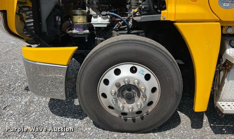 image for item DL3859 2016 Freightliner Cascadia 125  semi truck