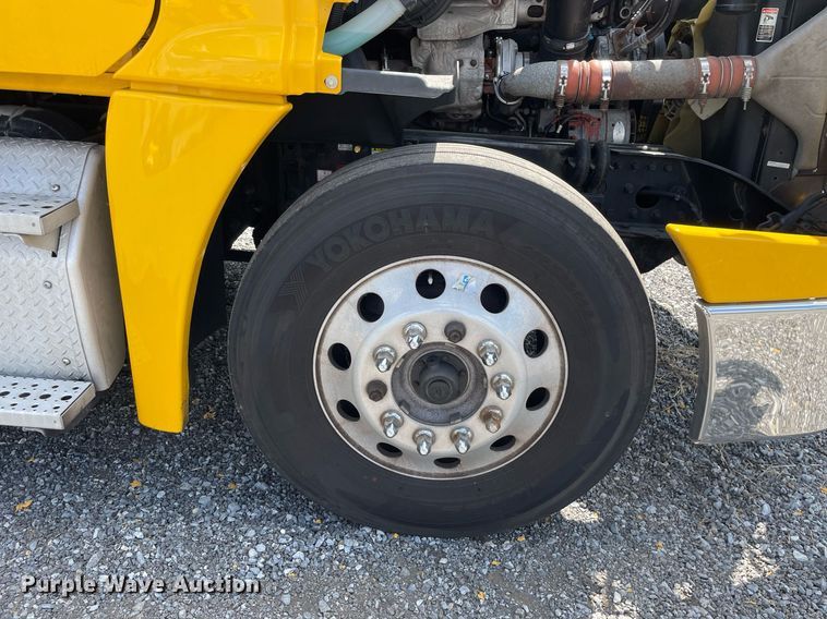 image for item DL3859 2016 Freightliner Cascadia 125  semi truck