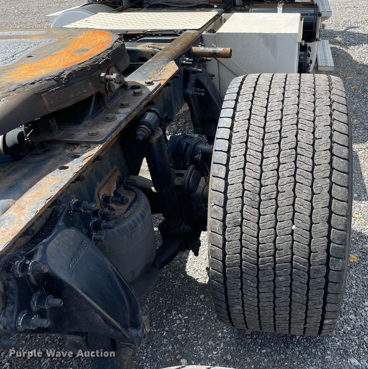 image for item DL3859 2016 Freightliner Cascadia 125  semi truck