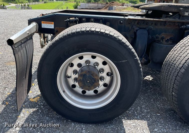 image for item DL3859 2016 Freightliner Cascadia 125  semi truck