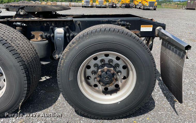 image for item DL3859 2016 Freightliner Cascadia 125  semi truck