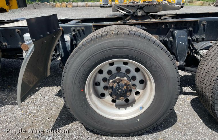 image for item DL3859 2016 Freightliner Cascadia 125  semi truck