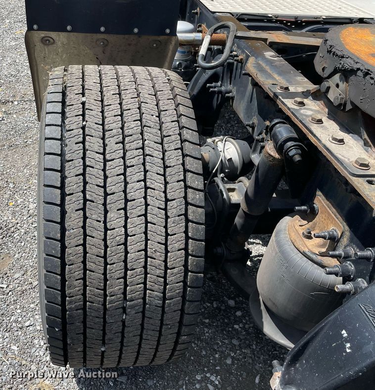 image for item DL3859 2016 Freightliner Cascadia 125  semi truck