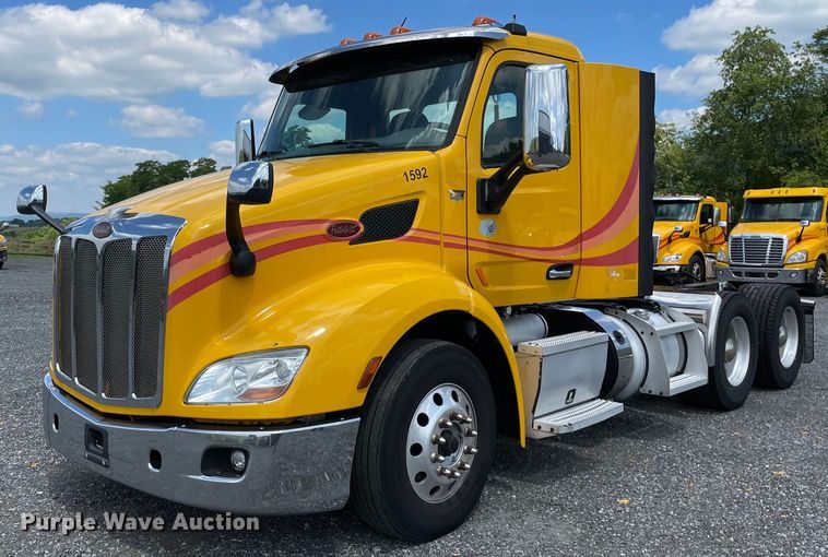 image for item DL3860 2016 Peterbilt 579  semi truck