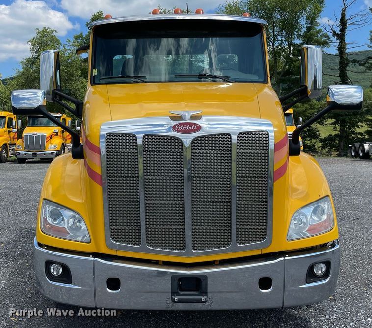 image for item DL3860 2016 Peterbilt 579  semi truck