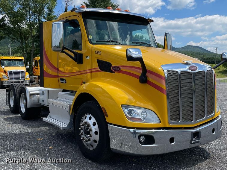image for item DL3860 2016 Peterbilt 579  semi truck