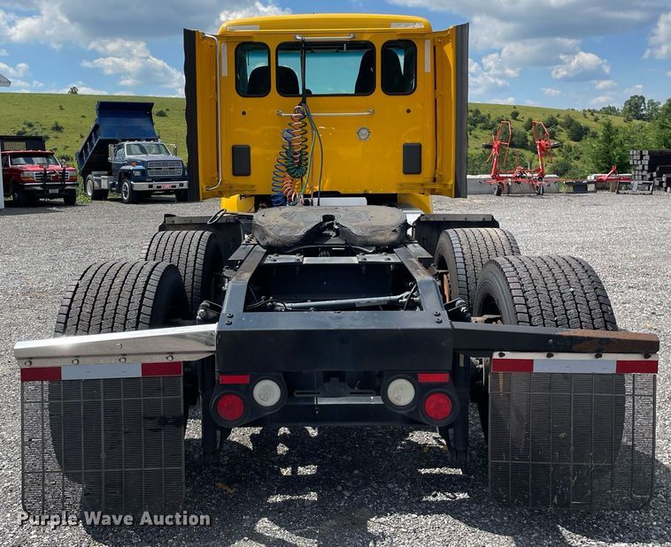 image for item DL3860 2016 Peterbilt 579  semi truck