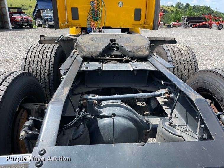 image for item DL3860 2016 Peterbilt 579  semi truck