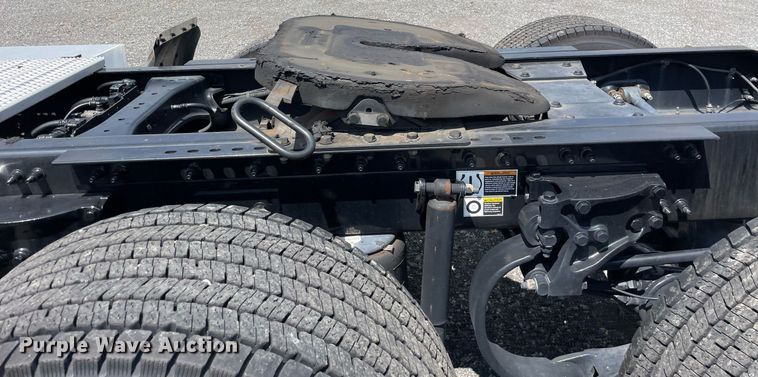 image for item DL3860 2016 Peterbilt 579  semi truck