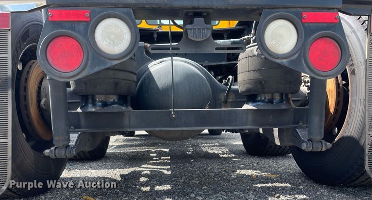 image for item DL3860 2016 Peterbilt 579  semi truck