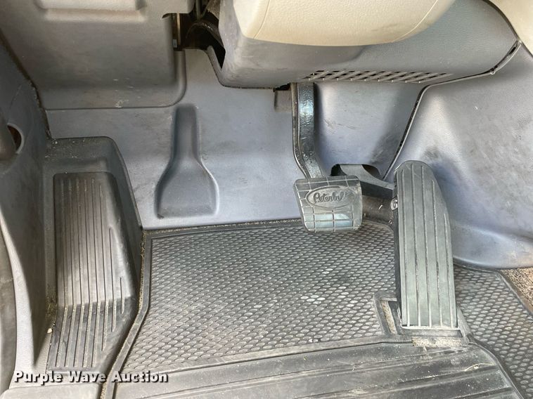 image for item DL3860 2016 Peterbilt 579  semi truck