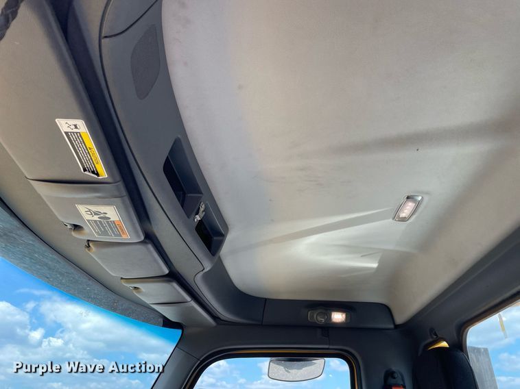 image for item DL3860 2016 Peterbilt 579  semi truck