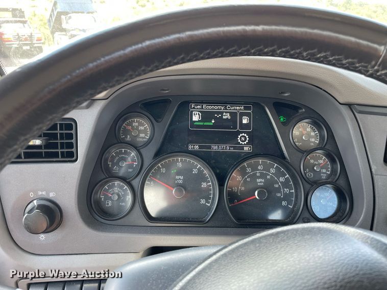 image for item DL3860 2016 Peterbilt 579  semi truck