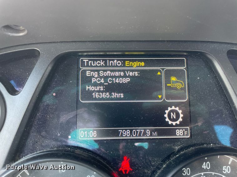 image for item DL3860 2016 Peterbilt 579  semi truck