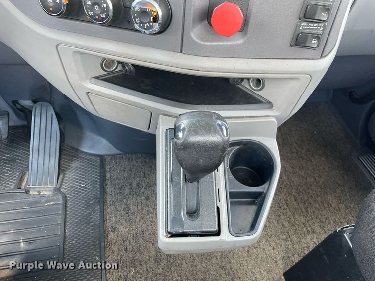 image for item DL3860 2016 Peterbilt 579  semi truck